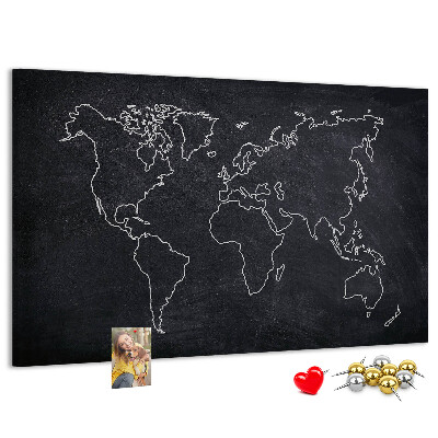 Weltkarte mit Korkrückwand auf einem Tafelhintergrund