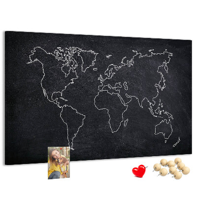 Weltkarte mit Korkrückwand auf einem Tafelhintergrund