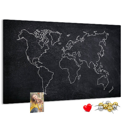 Weltkarte mit Korkrückwand auf einem Tafelhintergrund