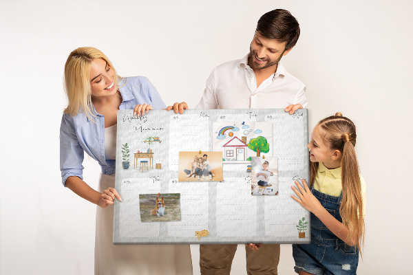 Korktafel mit Wochenplaner-Aufdruck und Pflanzenmotiven