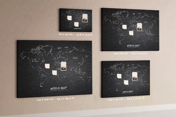 Weltkarte mit Korkrückwand auf schwarzem Hintergrund