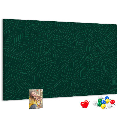 Korktafel mit Motiv grüne Blätter auf dunklem Hintergrund