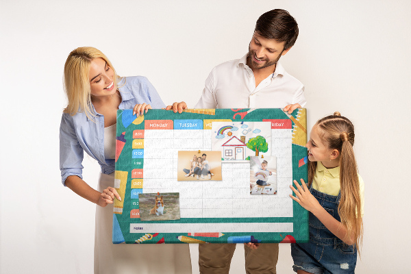 Kork-Wochenplaner kreatives Design mit farbenfrohen Akzenten