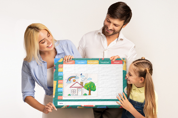 Kork-Wochenplaner kreatives Design mit farbenfrohen Akzenten