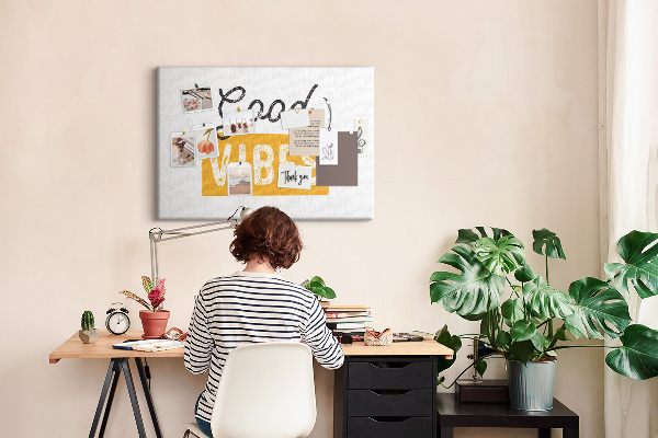 Bild mit Korkrückwand dynamische Inschrift auf hellem Hintergrund
