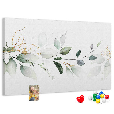 Korktafel mit zarten Blättern und goldenen Akzenten