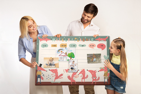 Korktafel mit Motiv Retro-Tiere auf einem Wochenplaner