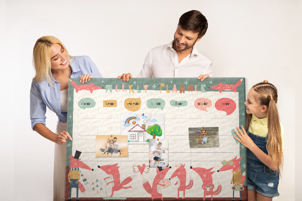 Korktafel mit Motiv Retro-Tiere auf einem Wochenplaner