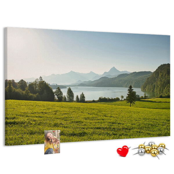 Kork-Pinnwand mit Motiv malerische Berglandschaft am See