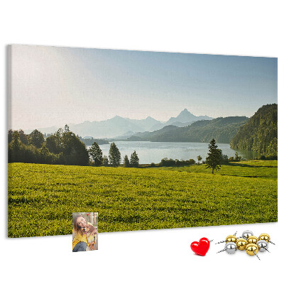 Kork-Pinnwand mit Motiv malerische Berglandschaft am See