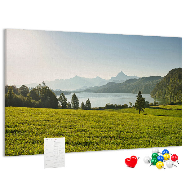 Kork-Pinnwand mit Motiv malerische Berglandschaft am See