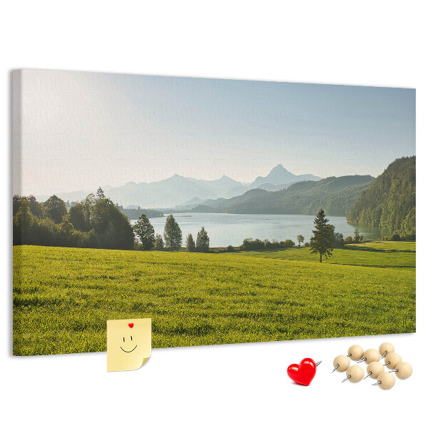 Kork-Pinnwand mit Motiv malerische Berglandschaft am See