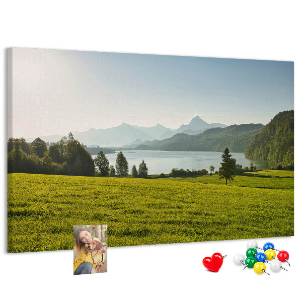 Kork-Pinnwand mit Motiv malerische Berglandschaft am See