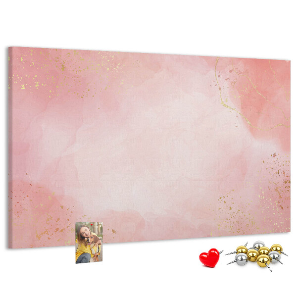 Korktafel mit rosa Hintergrund und zarten Goldakzenten