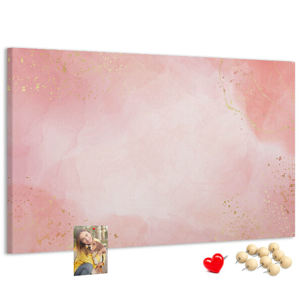 Korktafel mit rosa Hintergrund und zarten Goldakzenten
