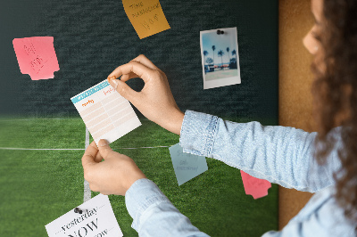 Korkbild mit Motiv eines Fußballfeldes mit Linien und Rasen