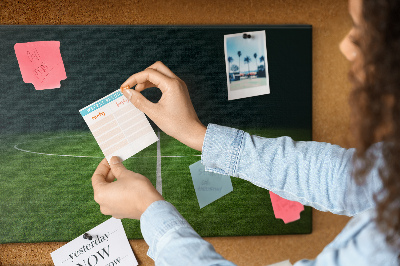 Korkbild mit Motiv eines Fußballfeldes mit Linien und Rasen