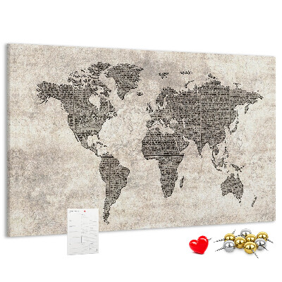 Weltkarte mit Zeitungstextur auf Korkrückwand