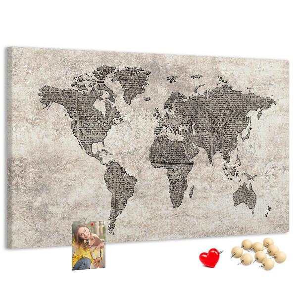 Weltkarte mit Zeitungstextur auf Korkrückwand