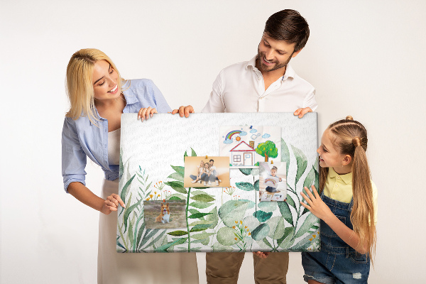 Korktafel mit Motiv tropische Blätter in zarten Farbtönen