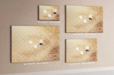 Korktafel mit zartem Palmenmuster im Sand