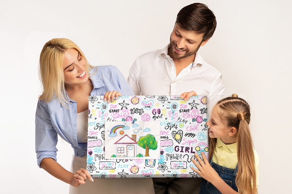 Kork-Pinnwand mit Sportmotiven und dynamischen Slogans