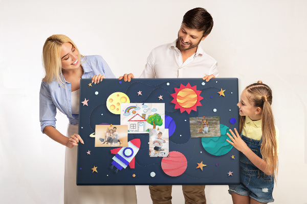 Bild mit Korkrückwand eine Weltraumreise durch farbenprächtige Planeten