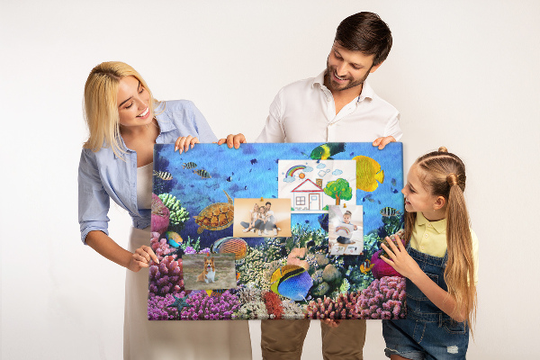 Korktafel mit Motiv einer tropischen Unterwasserwelt voller Farben und Fische