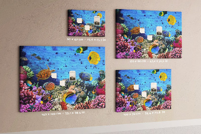 Korktafel mit Motiv einer tropischen Unterwasserwelt voller Farben und Fische