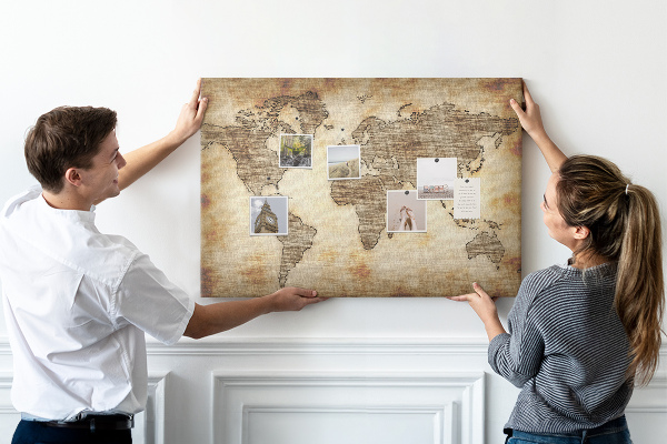 Korktafel mit Motiv einer alten Weltkarte auf Leinwand