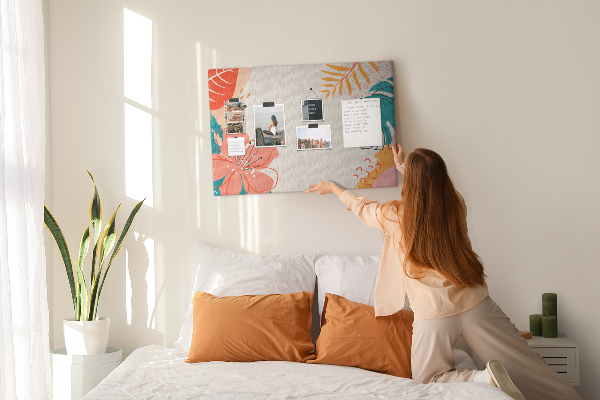 Bilder mit Korkrückwand tropisches Muster mit bunten Blättern und Blüten