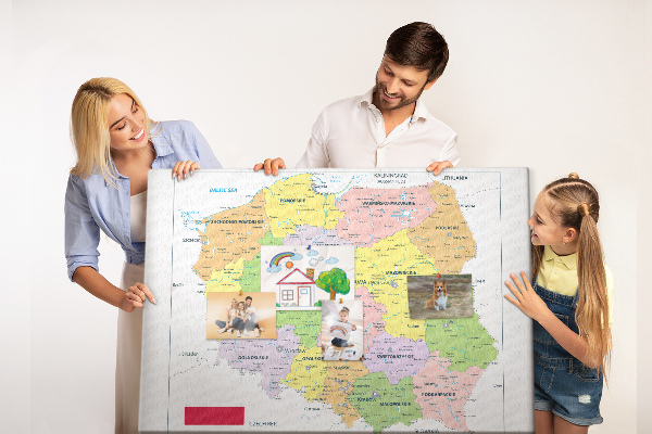 Korkbild Karte von Polen mit farbigen Woiwodschaften