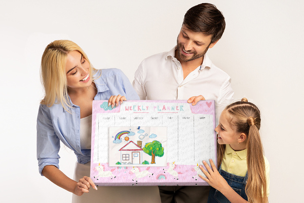 Wochenplaner mit Einhorn- und Regenbogen-Motiv aus Kork