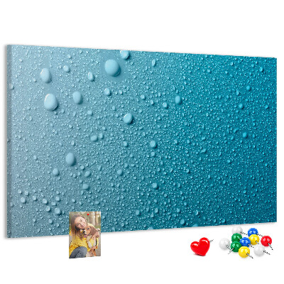 Korkbild Wassertropfen auf blauem Hintergrund
