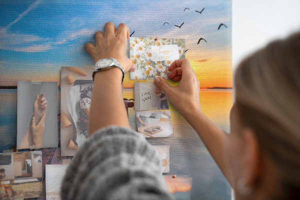 Bild mit Korkrückwand Sonnenuntergang über einem ruhigen See