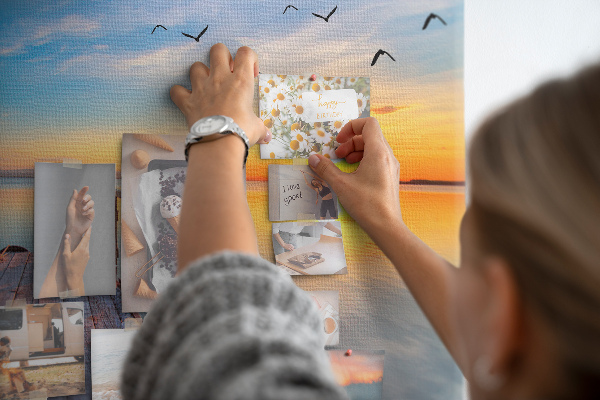 Bild mit Korkrückwand Sonnenuntergang über einem ruhigen See