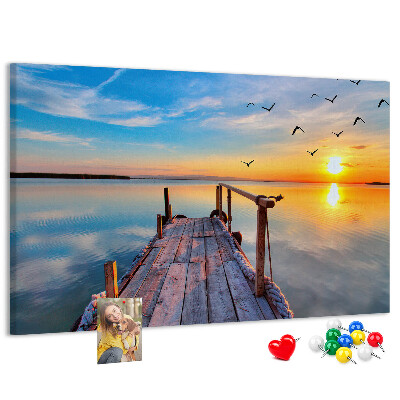 Bild mit Korkrückwand Sonnenuntergang über einem ruhigen See