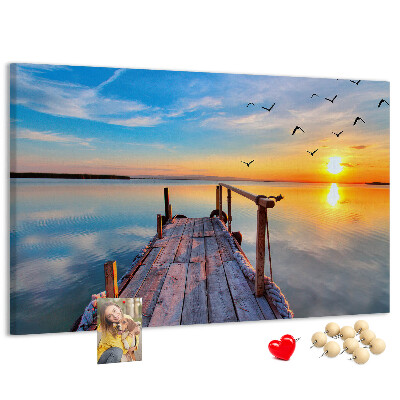 Bild mit Korkrückwand Sonnenuntergang über einem ruhigen See