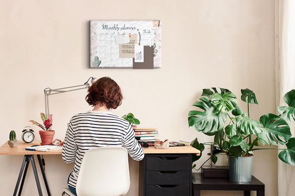 Korktafel mit Pflanzenmotiven als Monatsplaner