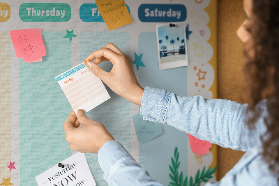 Korktafel mit farbenfrohem Schulmotiv als Wochenplaner