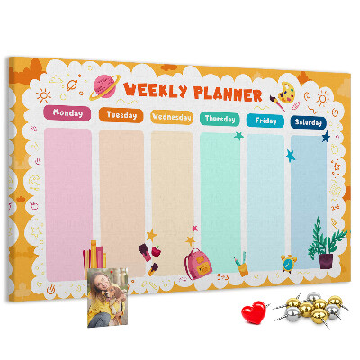 Korktafel mit farbenfrohem Schulmotiv als Wochenplaner