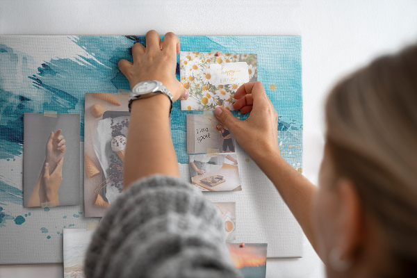 Korkbild blaue Wellen mit goldenen Akzenten
