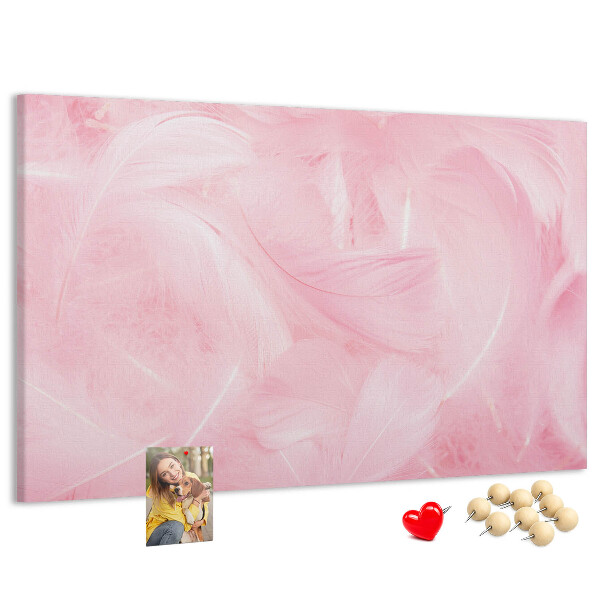Bild mit Korkrückwand zarte rosa Federn im Hintergrund