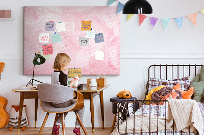 Bild mit Korkrückwand zarte rosa Federn im Hintergrund