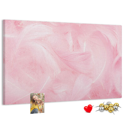 Bild mit Korkrückwand zarte rosa Federn im Hintergrund