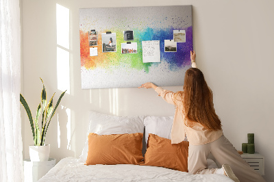 Korktafel mit bunten Blitzen in allen Regenbogenfarben