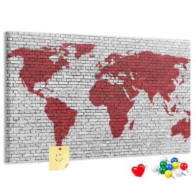 Bild mit Korkrückwand rote Weltumrisse auf einer Backsteinmauer