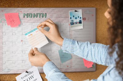 Korktafel rosa Kalender mit Wolken und Herzen
