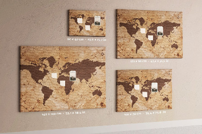 Weltkarte mit Korkrückwand antike Darstellung auf braunem Hintergrund