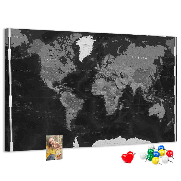 Schwarze Weltkarte mit Länderumrissen mit Korkrückwand